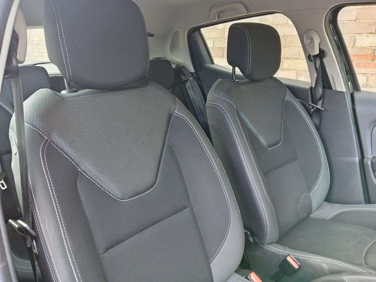 A 2018 RENAULT CLIO 0.9 TCe Play Hatchback 5dr Petrol Manual Euro 6 (s/s) (90 ps) A 2018 RENAULT CLIO 0.9 TCe Play Hatchback 5dr Petrol Manual Euro 6 (s/s) (90 ps)