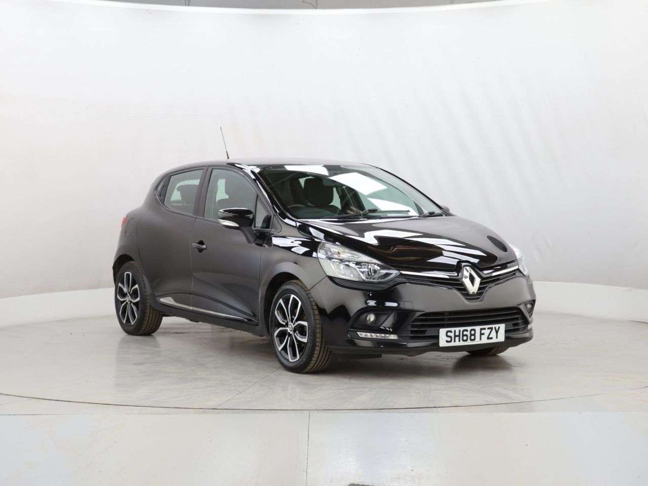 A 2018 RENAULT CLIO 0.9 TCe Play Hatchback 5dr Petrol Manual Euro 6 (s/s) (90 ps) A 2018 RENAULT CLIO 0.9 TCe Play Hatchback 5dr Petrol Manual Euro 6 (s/s) (90 ps)