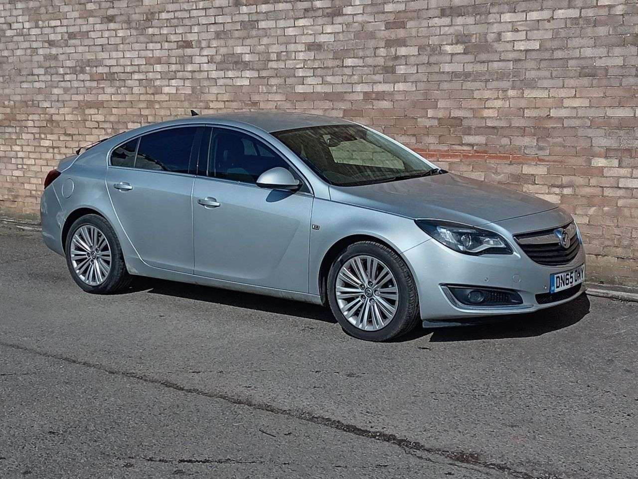 A 2015 VAUXHALL INSIGNIA 2.0 CDTi ecoFLEX Tech Line Hatchback 5dr Diesel Manual Euro 5 (s/s) (140 ps A 2015 VAUXHALL INSIGNIA 2.0 CDTi ecoFLEX Tech Line Hatchback 5dr Diesel Manual Euro 5 (s/s) (140 ps