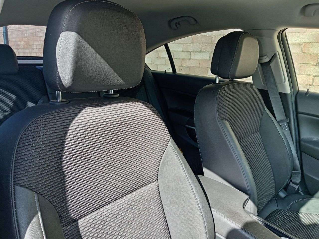 A 2015 VAUXHALL INSIGNIA 2.0 CDTi ecoFLEX Tech Line Hatchback 5dr Diesel Manual Euro 5 (s/s) (140 ps A 2015 VAUXHALL INSIGNIA 2.0 CDTi ecoFLEX Tech Line Hatchback 5dr Diesel Manual Euro 5 (s/s) (140 ps