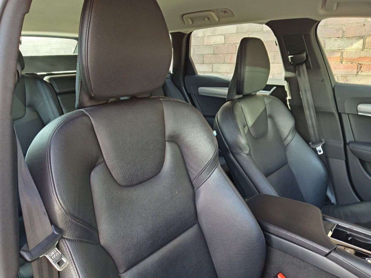 A 2019 VOLVO V90 2.0 D4 Momentum Estate 5dr Diesel Auto Euro 6 (s/s) (190 ps) A 2019 VOLVO V90 2.0 D4 Momentum Estate 5dr Diesel Auto Euro 6 (s/s) (190 ps)