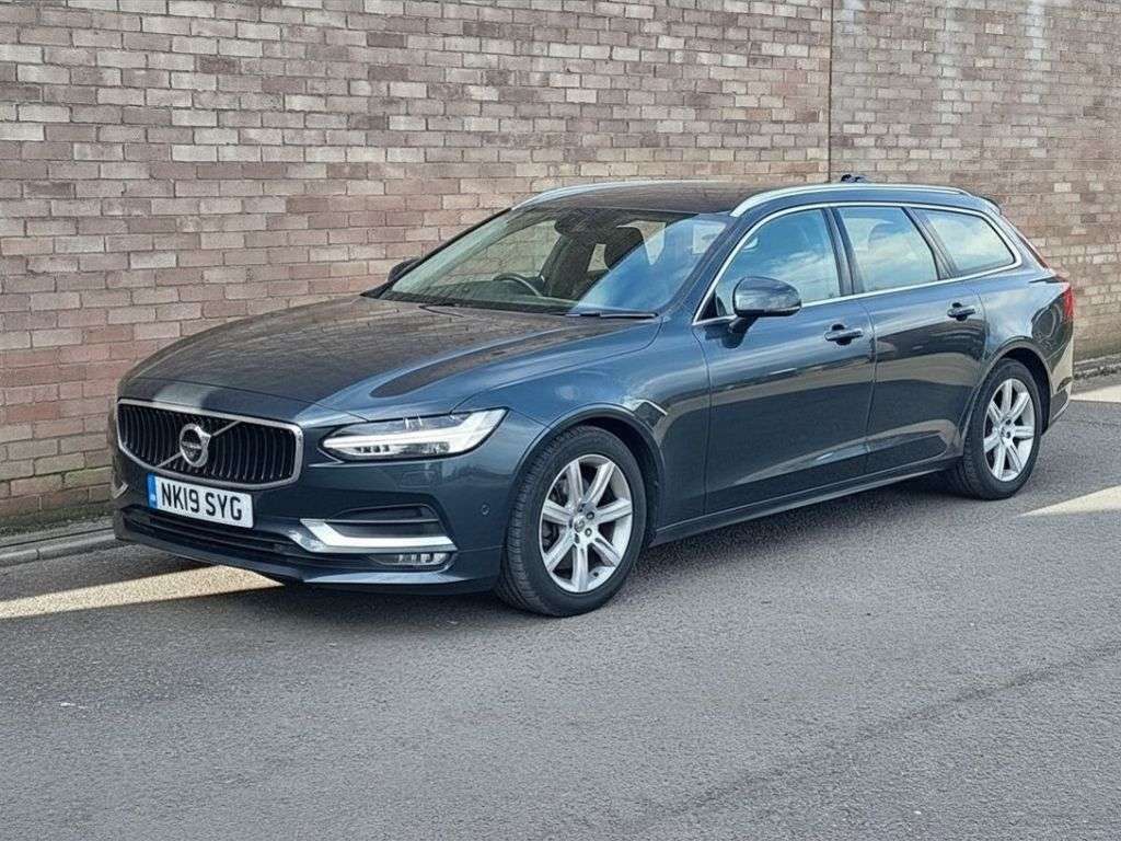 A 2019 VOLVO V90 2.0 D4 Momentum Estate 5dr Diesel Auto Euro 6 (s/s) (190 ps) A 2019 VOLVO V90 2.0 D4 Momentum Estate 5dr Diesel Auto Euro 6 (s/s) (190 ps)