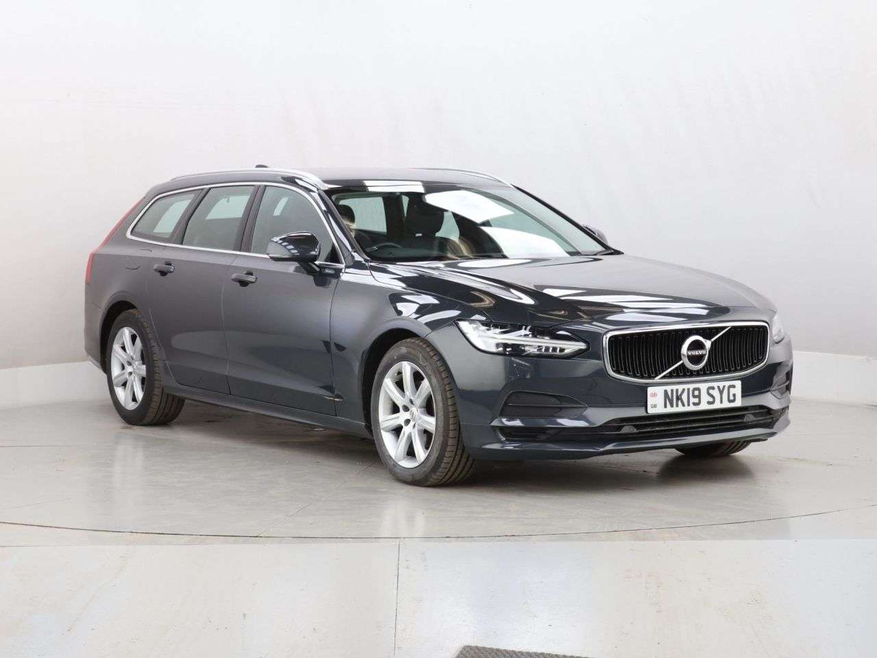 A 2019 VOLVO V90 2.0 D4 Momentum Estate 5dr Diesel Auto Euro 6 (s/s) (190 ps) A 2019 VOLVO V90 2.0 D4 Momentum Estate 5dr Diesel Auto Euro 6 (s/s) (190 ps)