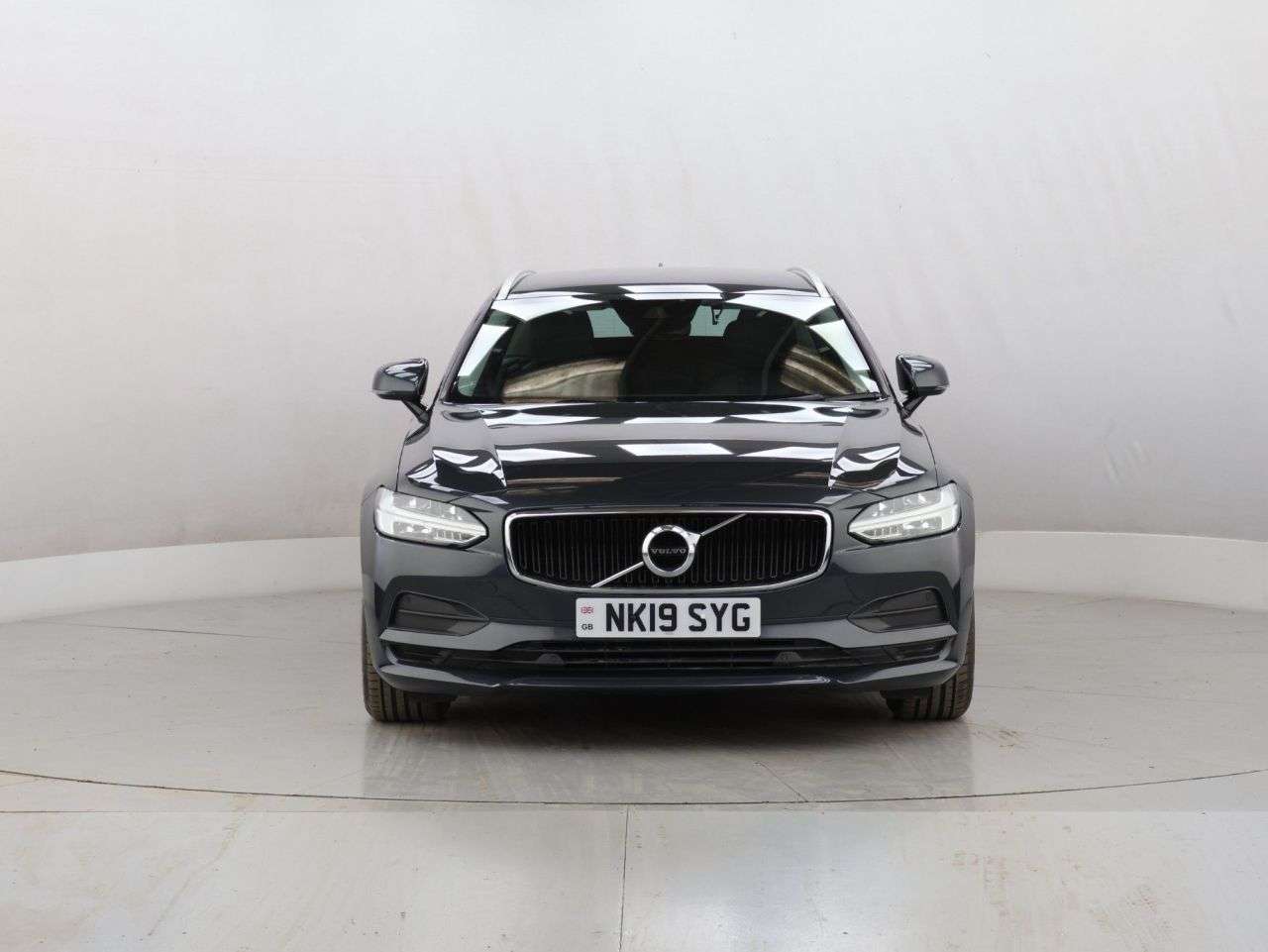 A 2019 VOLVO V90 2.0 D4 Momentum Estate 5dr Diesel Auto Euro 6 (s/s) (190 ps) A 2019 VOLVO V90 2.0 D4 Momentum Estate 5dr Diesel Auto Euro 6 (s/s) (190 ps)