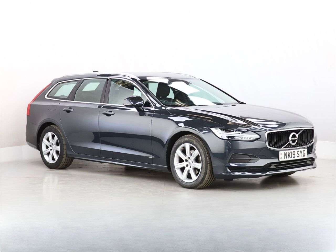 A 2019 VOLVO V90 2.0 D4 Momentum Estate 5dr Diesel Auto Euro 6 (s/s) (190 ps) A 2019 VOLVO V90 2.0 D4 Momentum Estate 5dr Diesel Auto Euro 6 (s/s) (190 ps)