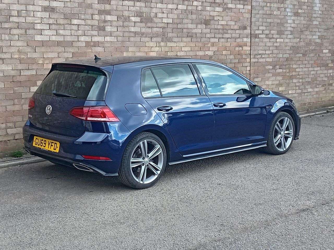 A 2019 VOLKSWAGEN GOLF 1.5 TSI EVO GPF R-Line Hatchback 5dr Petrol DSG Euro 6 (s/s) (150 ps) A 2019 VOLKSWAGEN GOLF 1.5 TSI EVO GPF R-Line Hatchback 5dr Petrol DSG Euro 6 (s/s) (150 ps)