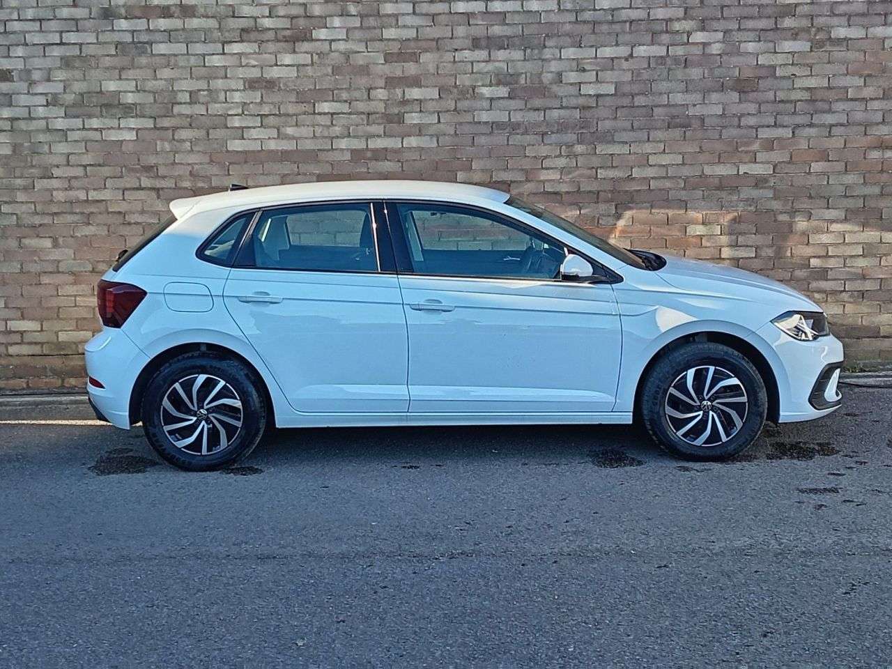 A 2023 VOLKSWAGEN POLO 1.0 EVO Life Hatchback 5dr Petrol Manual Euro 6 (s/s) (80 ps) A 2023 VOLKSWAGEN POLO 1.0 EVO Life Hatchback 5dr Petrol Manual Euro 6 (s/s) (80 ps)