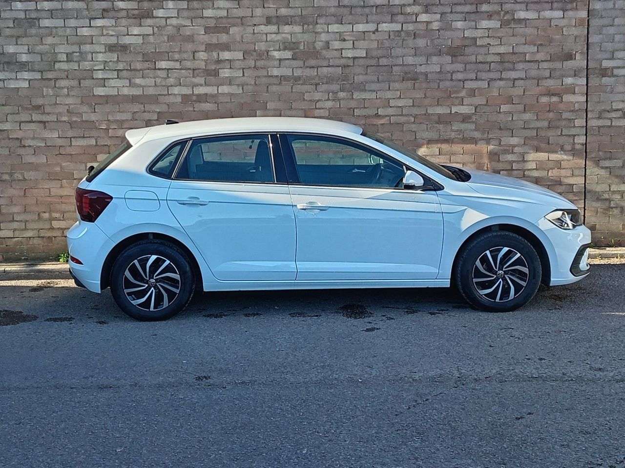 A 2023 VOLKSWAGEN POLO 1.0 EVO Life Hatchback 5dr Petrol Manual Euro 6 (s/s) (80 ps) A 2023 VOLKSWAGEN POLO 1.0 EVO Life Hatchback 5dr Petrol Manual Euro 6 (s/s) (80 ps)