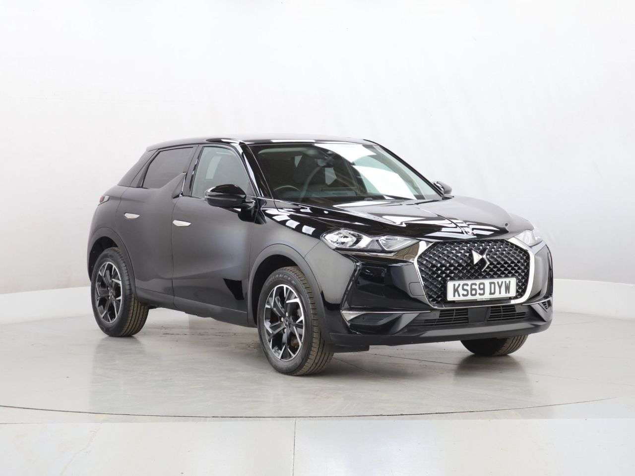 A 2019 DS AUTOMOBILES DS 3 1.2 PureTech Prestige Crossback 5dr Petrol EAT8 Euro 6 (s/s) (155 ps) A 2019 DS AUTOMOBILES DS 3 1.2 PureTech Prestige Crossback 5dr Petrol EAT8 Euro 6 (s/s) (155 ps)