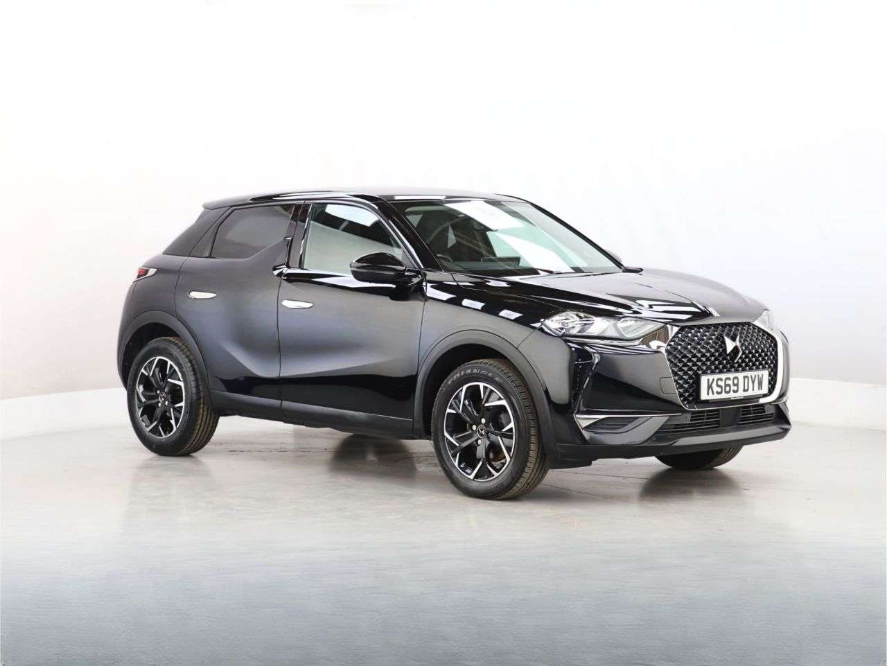 A 2019 DS AUTOMOBILES DS 3 1.2 PureTech Prestige Crossback 5dr Petrol EAT8 Euro 6 (s/s) (155 ps) A 2019 DS AUTOMOBILES DS 3 1.2 PureTech Prestige Crossback 5dr Petrol EAT8 Euro 6 (s/s) (155 ps)
