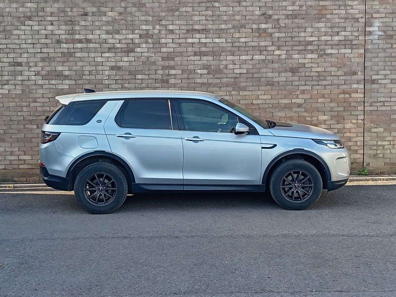 A 2020 LAND ROVER DISCOVERY SPORT 2.0 D150 SUV 5dr Diesel Manual Euro 6 (s/s) (150 ps) A 2020 LAND ROVER DISCOVERY SPORT 2.0 D150 SUV 5dr Diesel Manual Euro 6 (s/s) (150 ps)