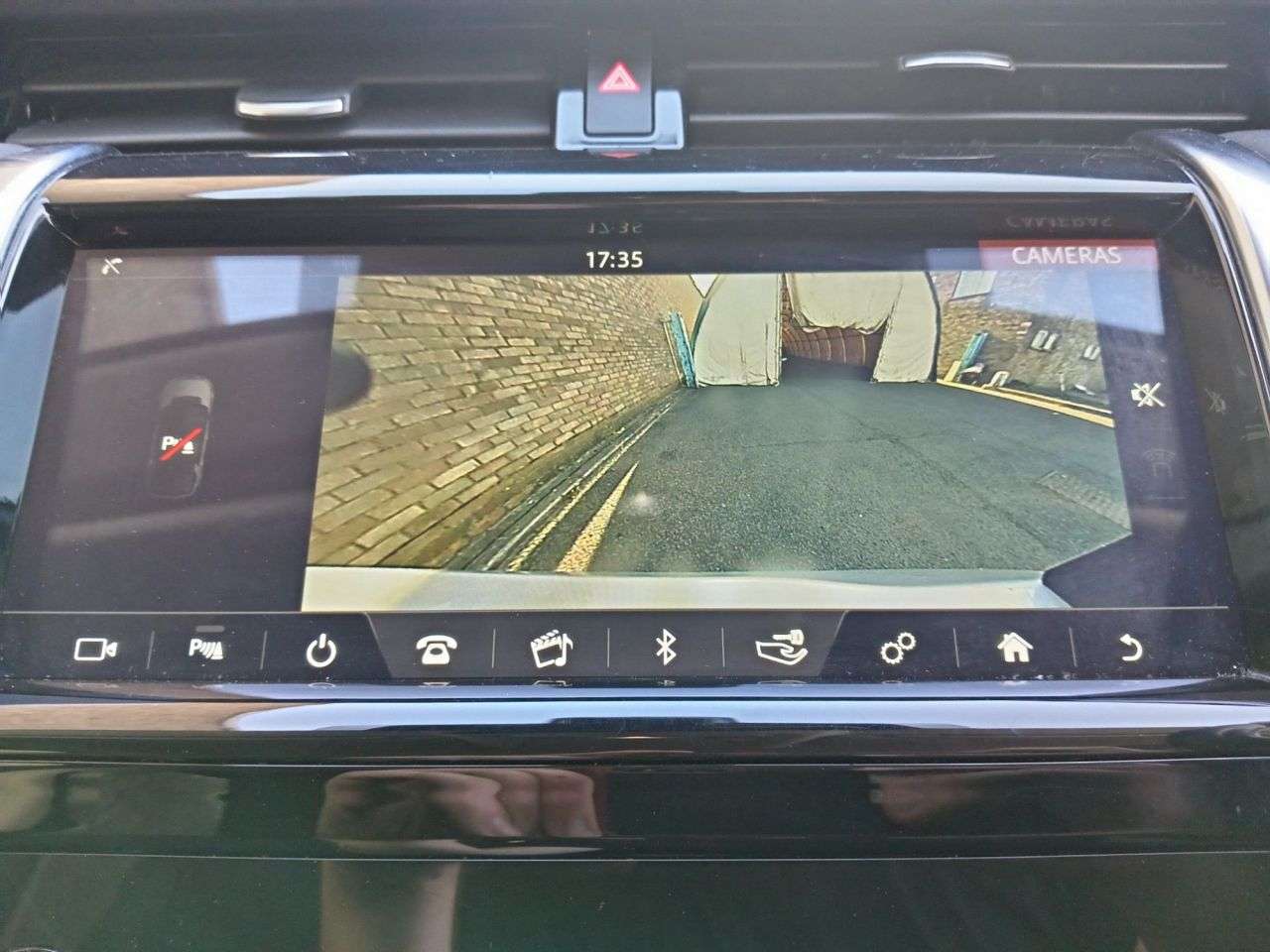 A 2020 LAND ROVER DISCOVERY SPORT 2.0 D150 SUV 5dr Diesel Manual Euro 6 (s/s) (150 ps) A 2020 LAND ROVER DISCOVERY SPORT 2.0 D150 SUV 5dr Diesel Manual Euro 6 (s/s) (150 ps)