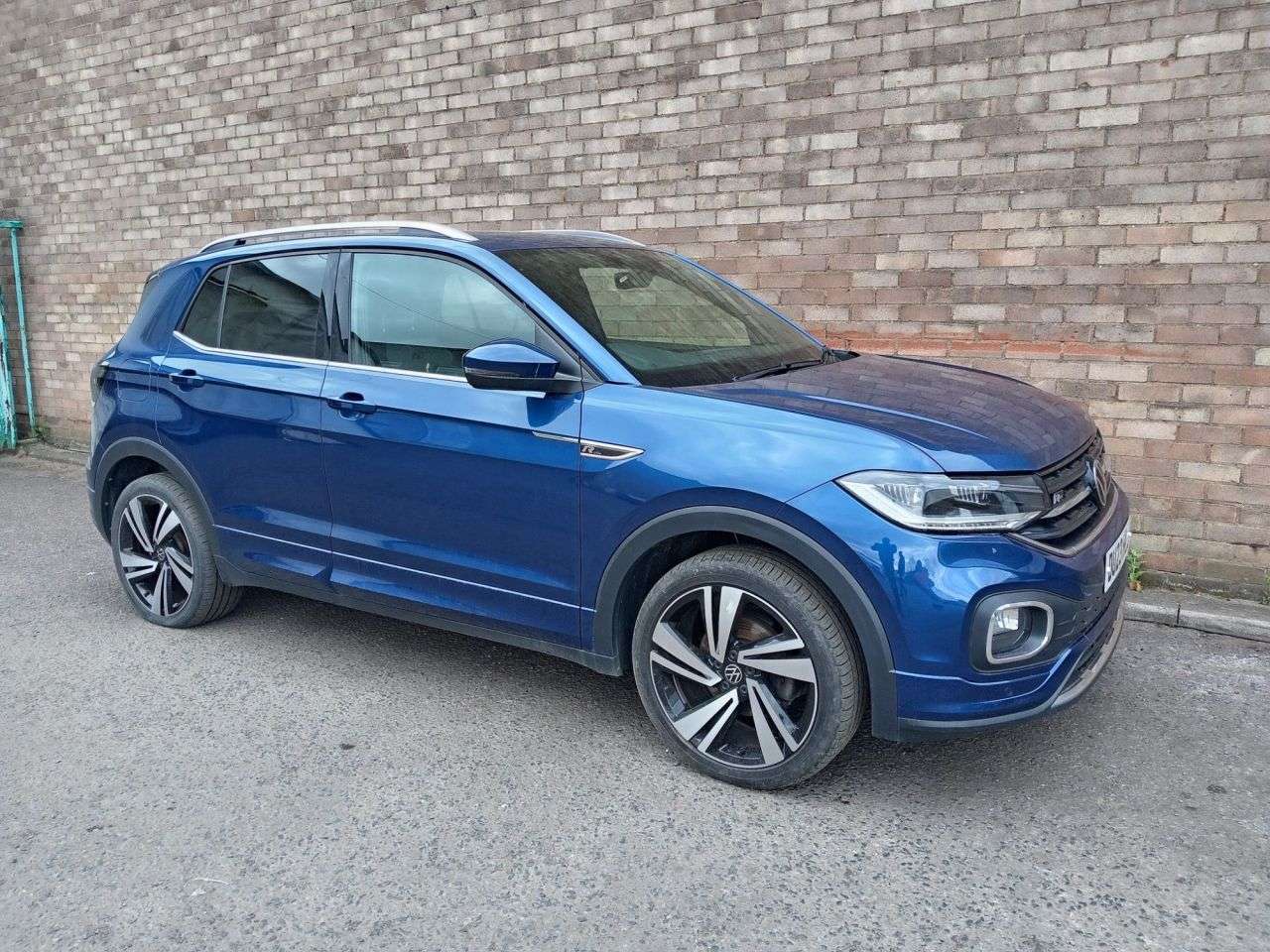 A 2023 VOLKSWAGEN T-CROSS 1.0 TSI R-Line SUV 5dr Petrol Manual Euro 6 (s/s) (110 ps) A 2023 VOLKSWAGEN T-CROSS 1.0 TSI R-Line SUV 5dr Petrol Manual Euro 6 (s/s) (110 ps)