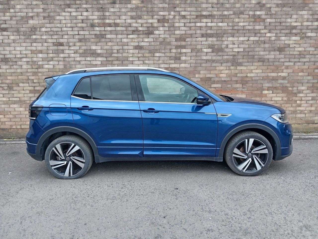 A 2023 VOLKSWAGEN T-CROSS 1.0 TSI R-Line SUV 5dr Petrol Manual Euro 6 (s/s) (110 ps) A 2023 VOLKSWAGEN T-CROSS 1.0 TSI R-Line SUV 5dr Petrol Manual Euro 6 (s/s) (110 ps)