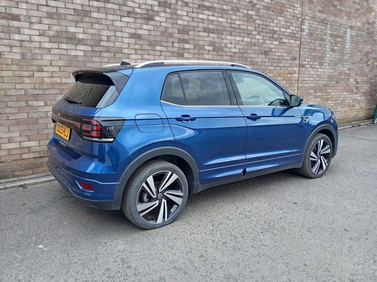 A 2023 VOLKSWAGEN T-CROSS 1.0 TSI R-Line SUV 5dr Petrol Manual Euro 6 (s/s) (110 ps) A 2023 VOLKSWAGEN T-CROSS 1.0 TSI R-Line SUV 5dr Petrol Manual Euro 6 (s/s) (110 ps)