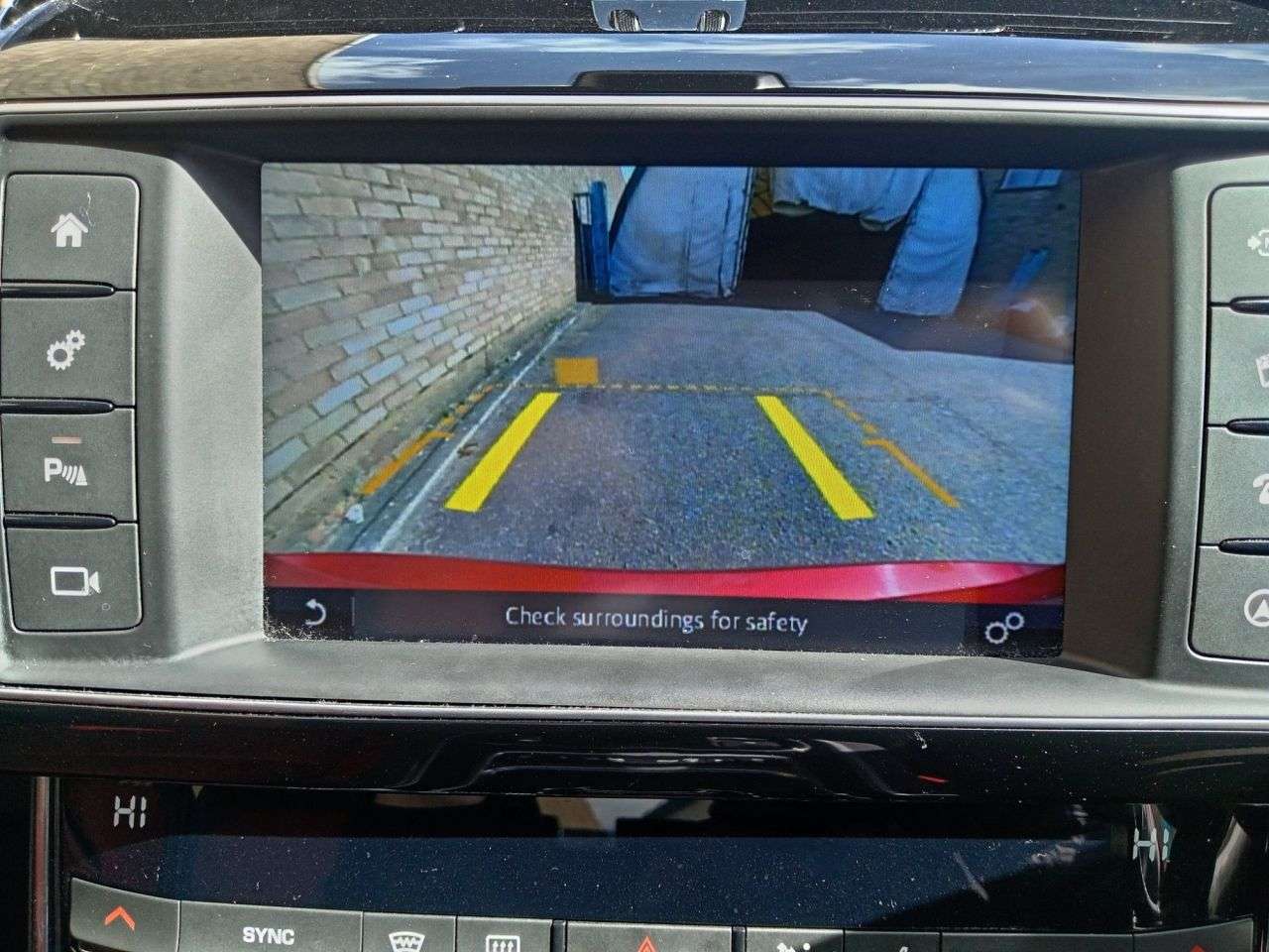 A 2017 JAGUAR XE 2.0d R-Sport Saloon 4dr Diesel Auto Euro 6 (s/s) (180 ps) A 2017 JAGUAR XE 2.0d R-Sport Saloon 4dr Diesel Auto Euro 6 (s/s) (180 ps)