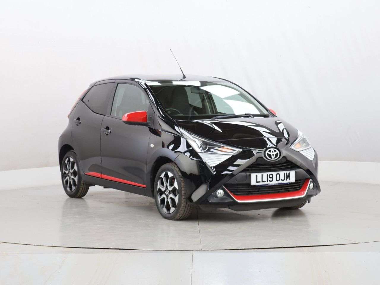 A 2019 TOYOTA AYGO 1.0 VVT-i x-trend Funroof 5dr Petrol x-shift Euro 6 (71 ps) A 2019 TOYOTA AYGO 1.0 VVT-i x-trend Funroof 5dr Petrol x-shift Euro 6 (71 ps)