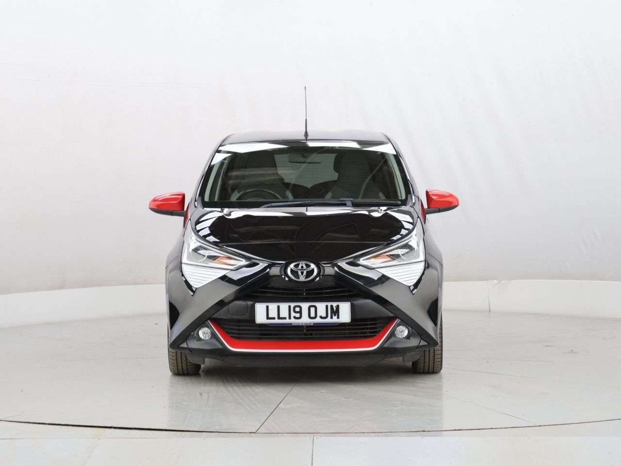 A 2019 TOYOTA AYGO 1.0 VVT-i x-trend Funroof 5dr Petrol x-shift Euro 6 (71 ps) A 2019 TOYOTA AYGO 1.0 VVT-i x-trend Funroof 5dr Petrol x-shift Euro 6 (71 ps)