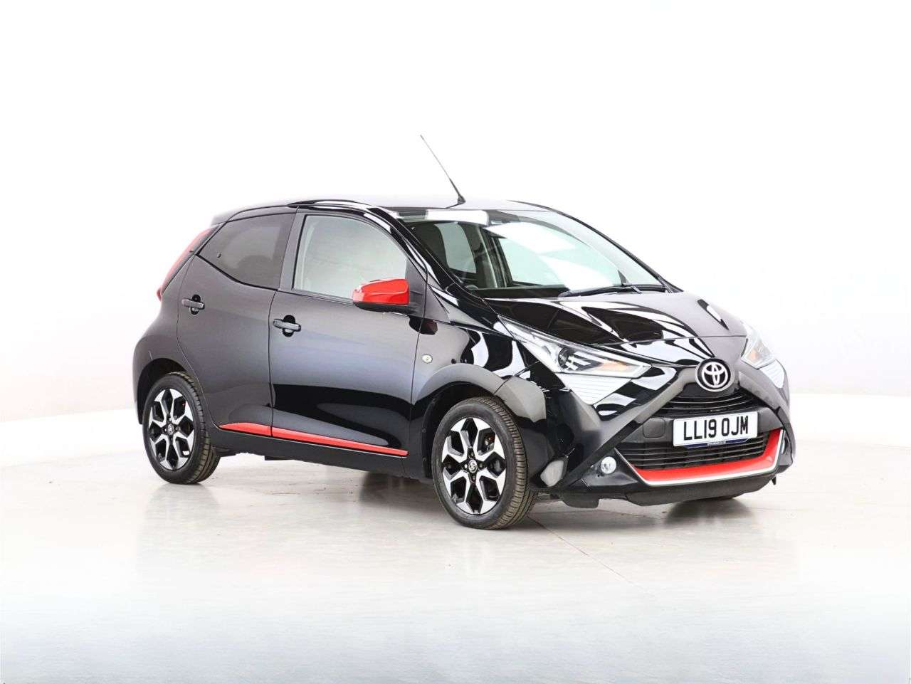 A 2019 TOYOTA AYGO 1.0 VVT-i x-trend Funroof 5dr Petrol x-shift Euro 6 (71 ps) A 2019 TOYOTA AYGO 1.0 VVT-i x-trend Funroof 5dr Petrol x-shift Euro 6 (71 ps)