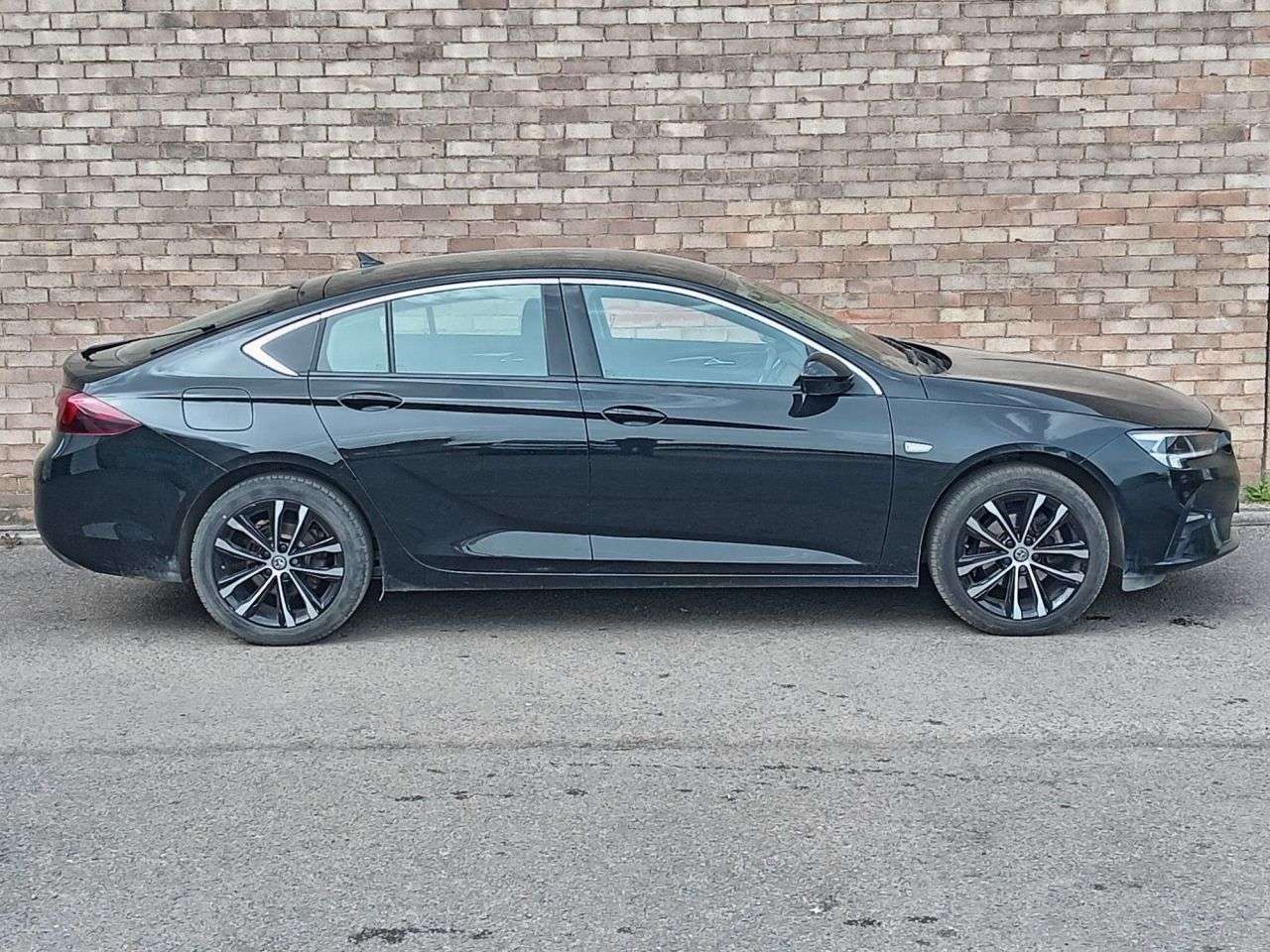 A 2022 VAUXHALL INSIGNIA 1.5 Turbo D SE Edition Grand Sport 5dr Diesel Manual Euro 6 (s/s) (122 ps) A 2022 VAUXHALL INSIGNIA 1.5 Turbo D SE Edition Grand Sport 5dr Diesel Manual Euro 6 (s/s) (122 ps)