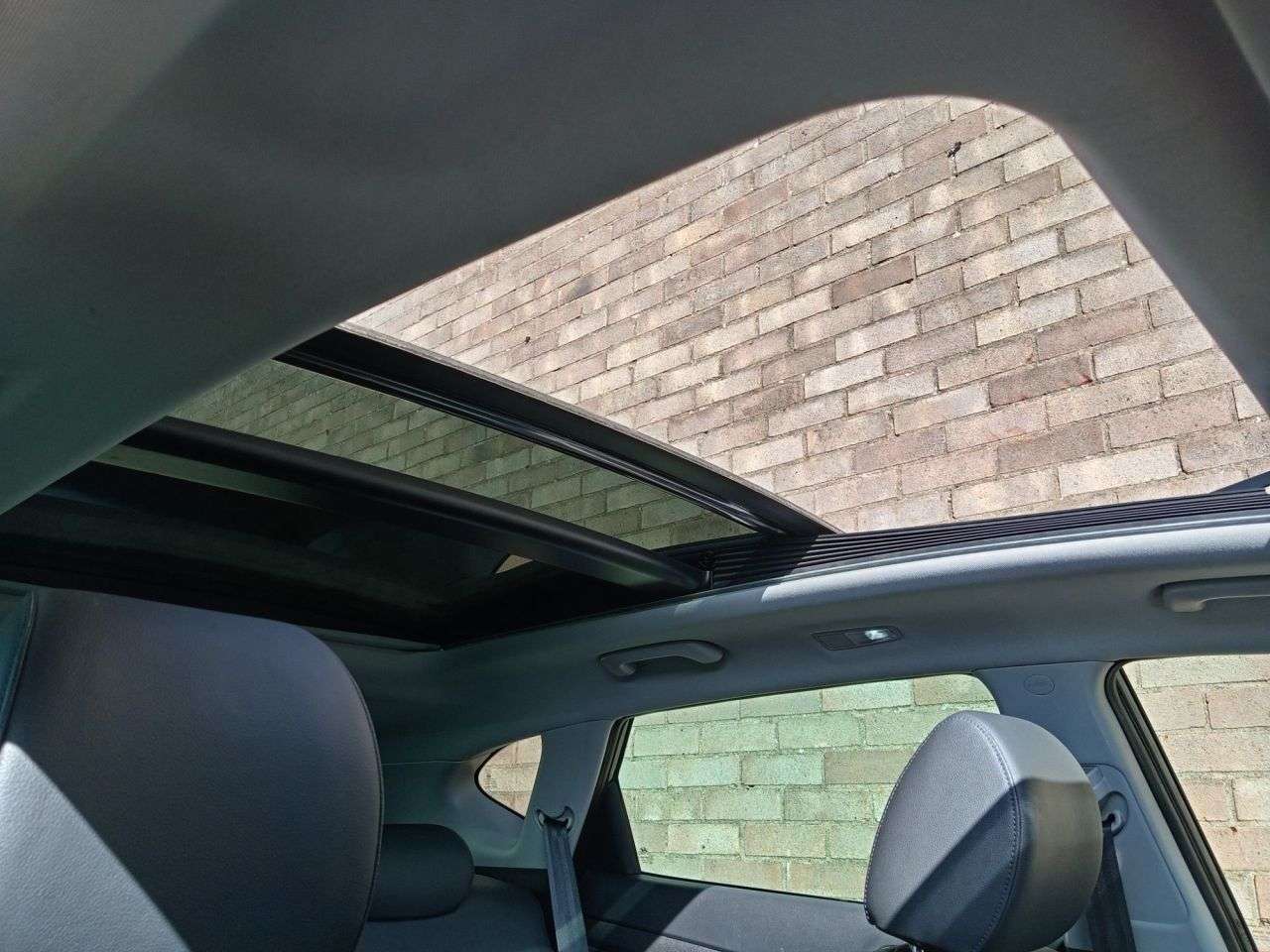 A 2019 HYUNDAI TUCSON 2.0 CRDi Premium SE SUV 5dr Diesel Auto 4WD Euro 6 (s/s) (185 ps) A 2019 HYUNDAI TUCSON 2.0 CRDi Premium SE SUV 5dr Diesel Auto 4WD Euro 6 (s/s) (185 ps)