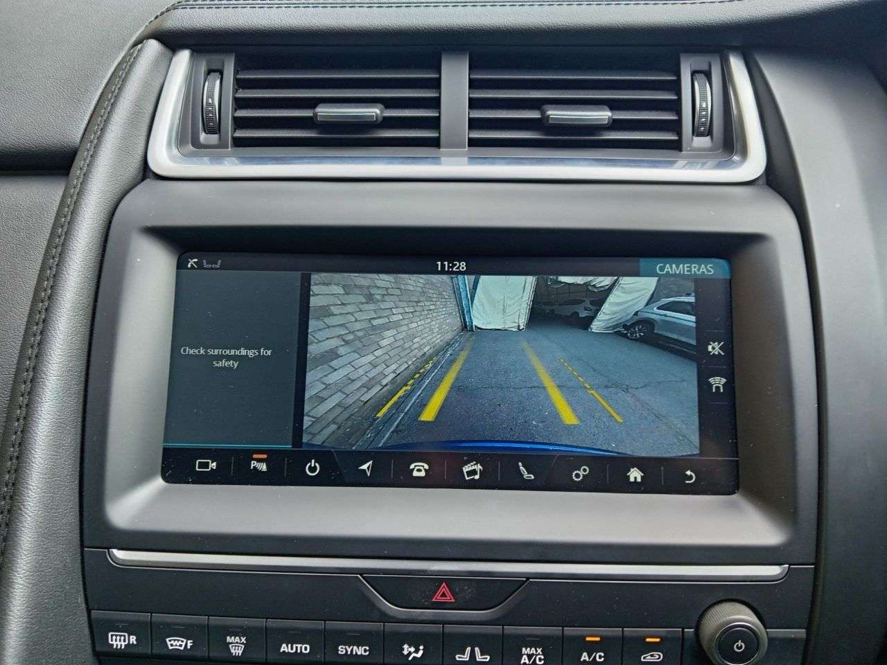 A 2020 JAGUAR E-PACE 2.0 D180 S SUV 5dr Diesel Auto AWD Euro 6 (s/s) (180 ps) A 2020 JAGUAR E-PACE 2.0 D180 S SUV 5dr Diesel Auto AWD Euro 6 (s/s) (180 ps)