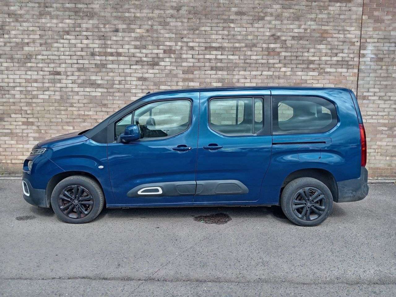A 2020 CITROEN BERLINGO 1.5 BlueHDi Flair XL MPV 5dr Diesel Manual Euro 6 (s/s) (130 ps) A 2020 CITROEN BERLINGO 1.5 BlueHDi Flair XL MPV 5dr Diesel Manual Euro 6 (s/s) (130 ps)