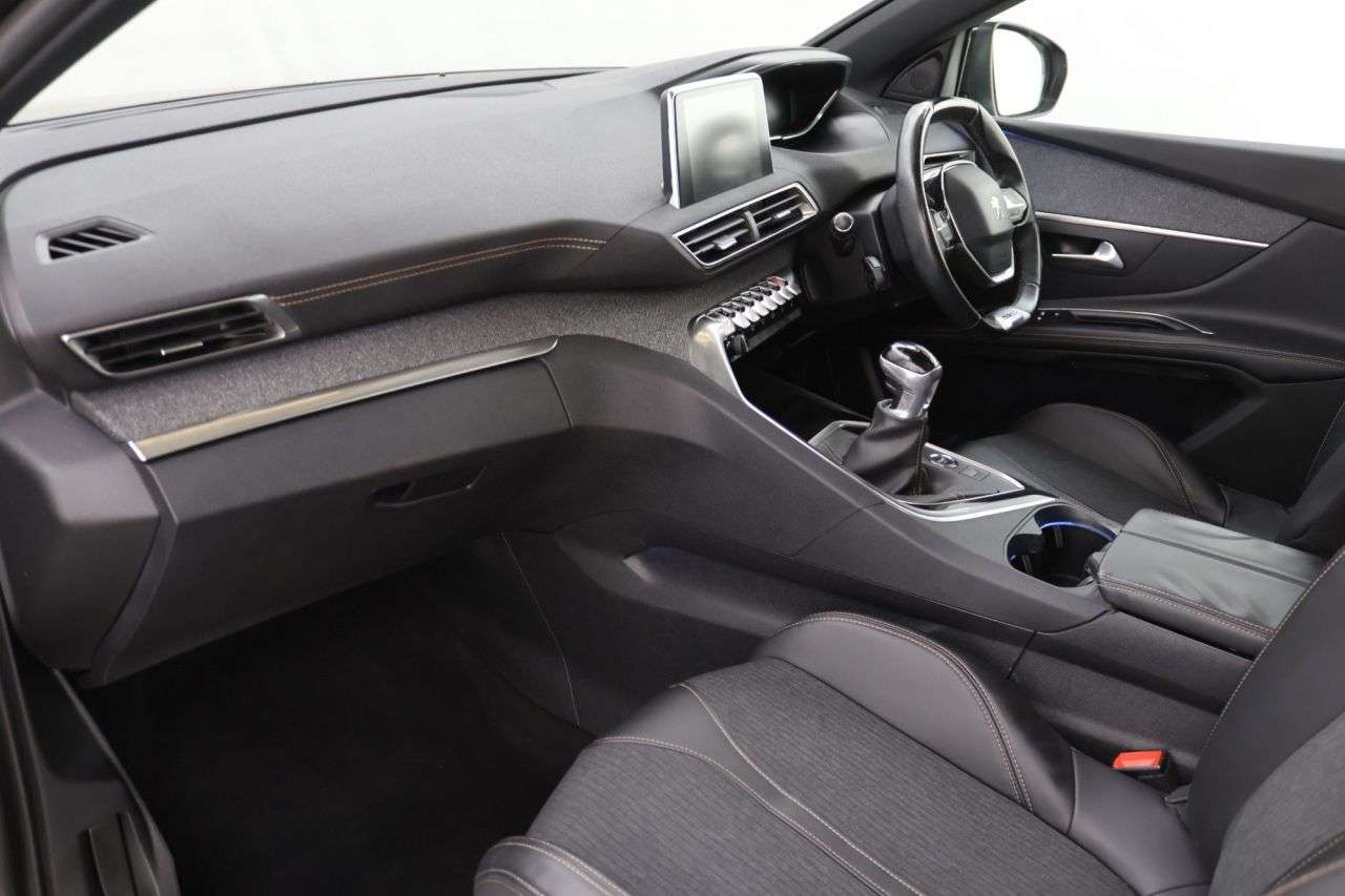 2018 PEUGEOT 5008 2018 PEUGEOT 5008