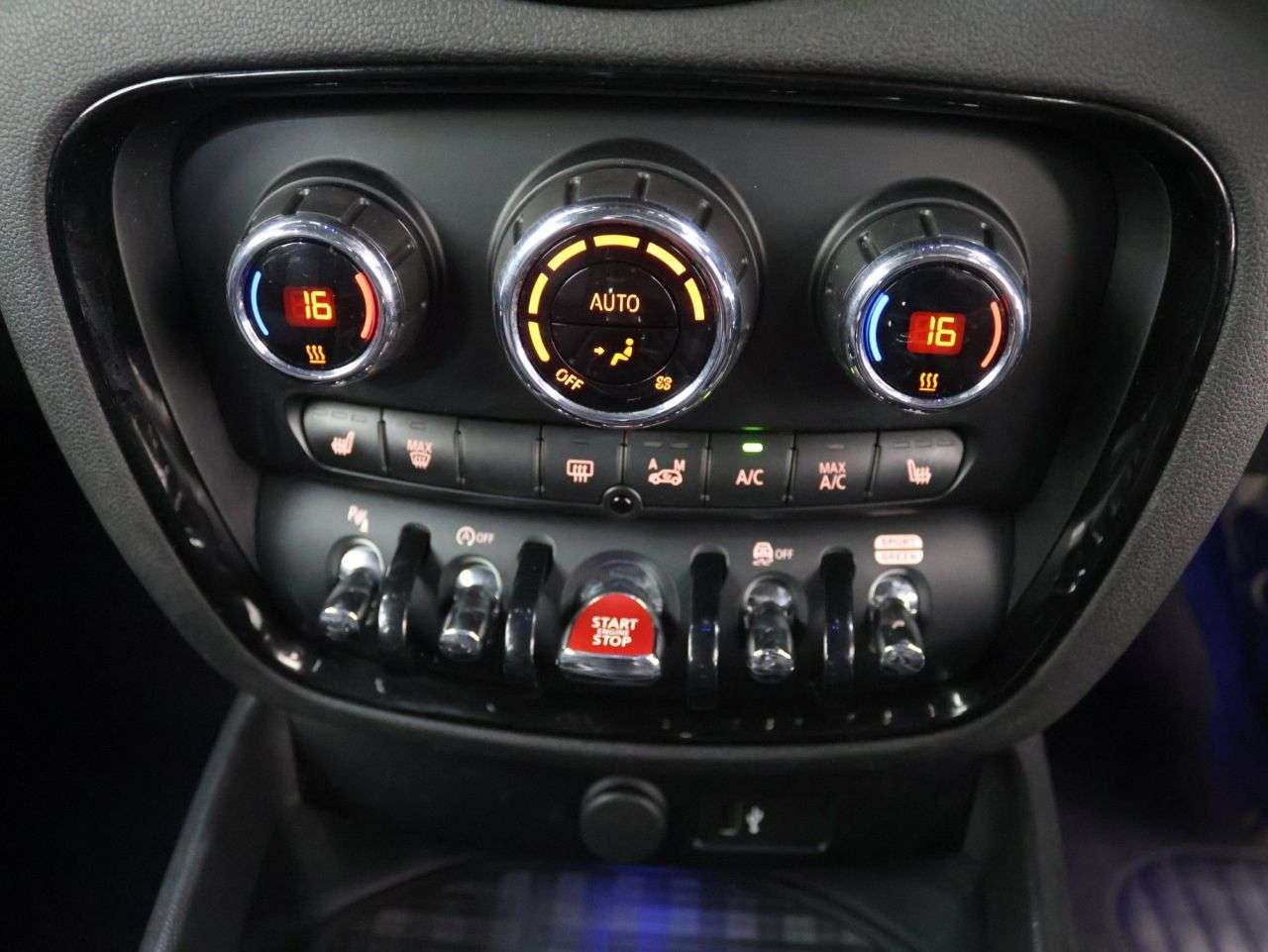2018 MINI CLUBMAN 2018 MINI CLUBMAN