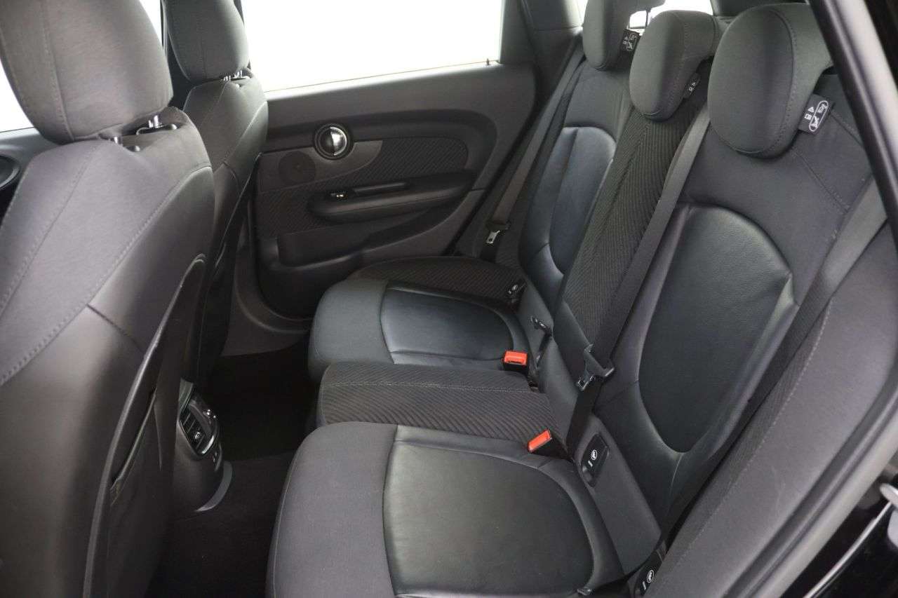 2018 MINI CLUBMAN 2018 MINI CLUBMAN