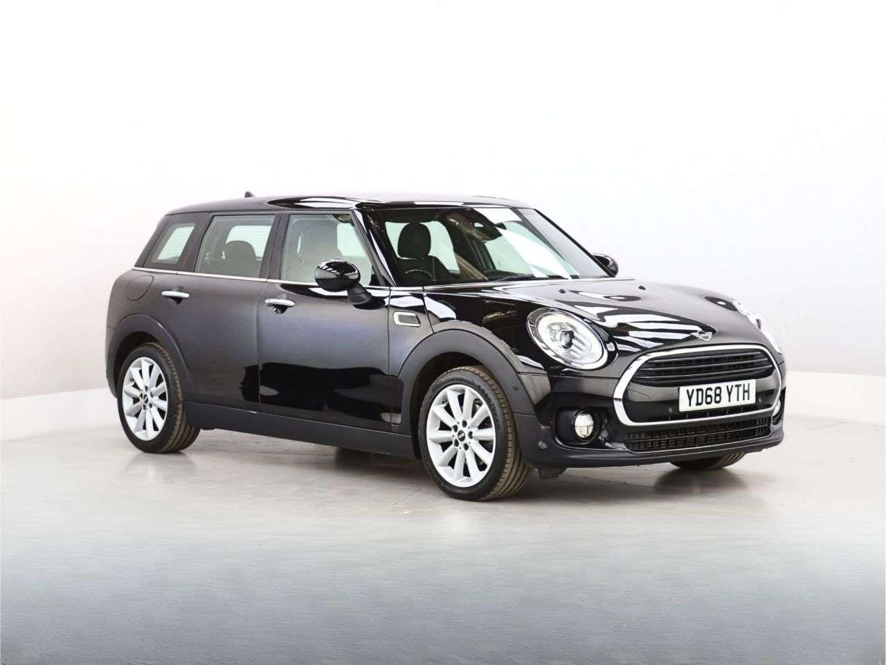 A 2018 MINI CLUBMAN 1.5 Cooper Estate 6dr Petrol Steptronic Euro 6 (s/s) (136 ps) A 2018 MINI CLUBMAN 1.5 Cooper Estate 6dr Petrol Steptronic Euro 6 (s/s) (136 ps)
