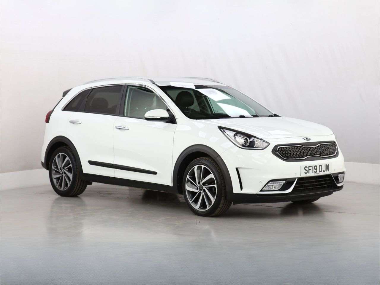 A 2019 KIA NIRO 1.6h GDi GPF 3 SUV 5dr Petrol Hybrid DCT Euro 6 (s/s) ( 16in Alloy) (139 bh A 2019 KIA NIRO 1.6h GDi GPF 3 SUV 5dr Petrol Hybrid DCT Euro 6 (s/s) ( 16in Alloy) (139 bh
