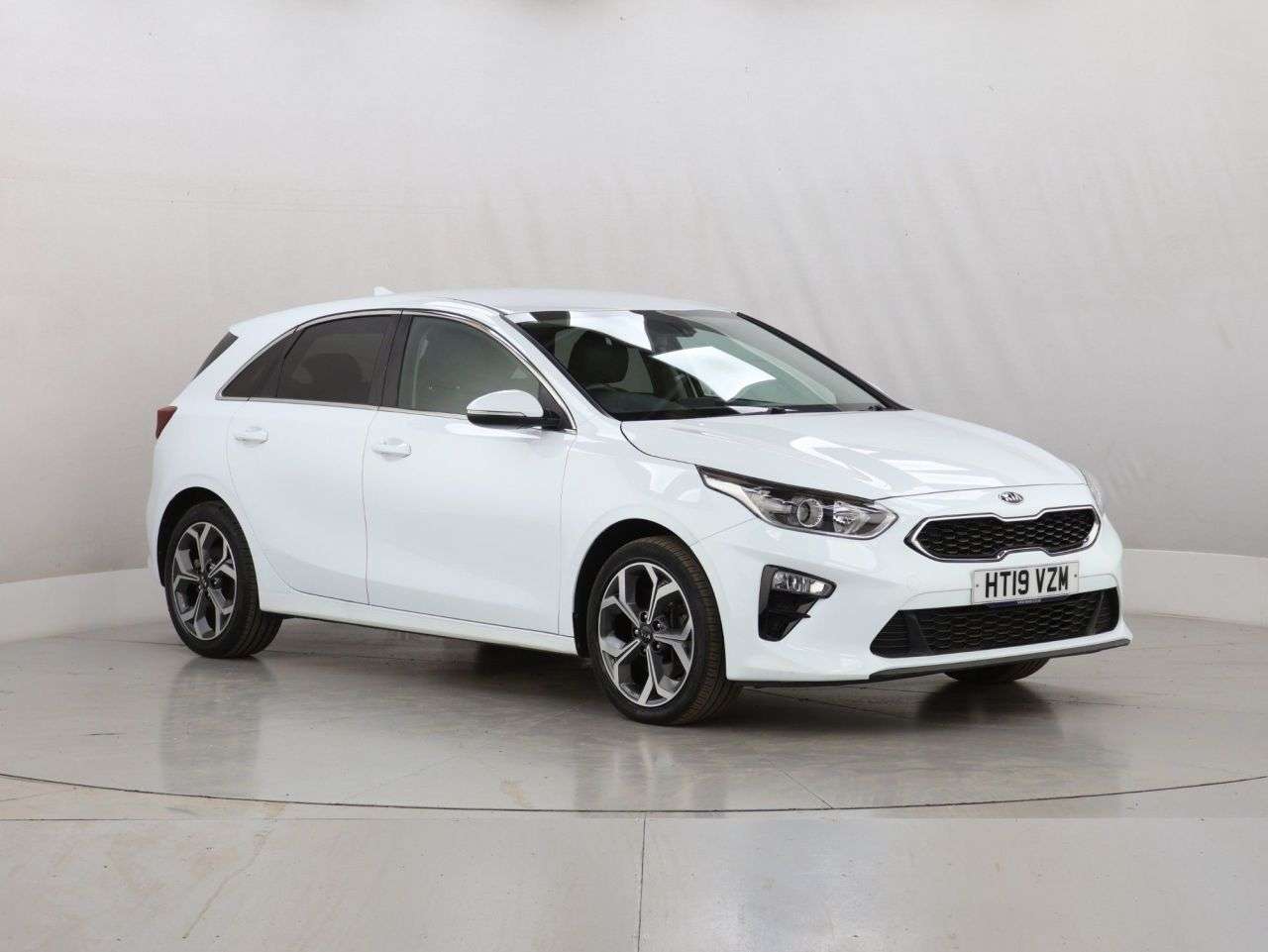 A 2019 KIA CEED 1.4 T-GDi 3 Hatchback 5dr Petrol DCT Euro 6 (s/s) (138 bhp) A 2019 KIA CEED 1.4 T-GDi 3 Hatchback 5dr Petrol DCT Euro 6 (s/s) (138 bhp)