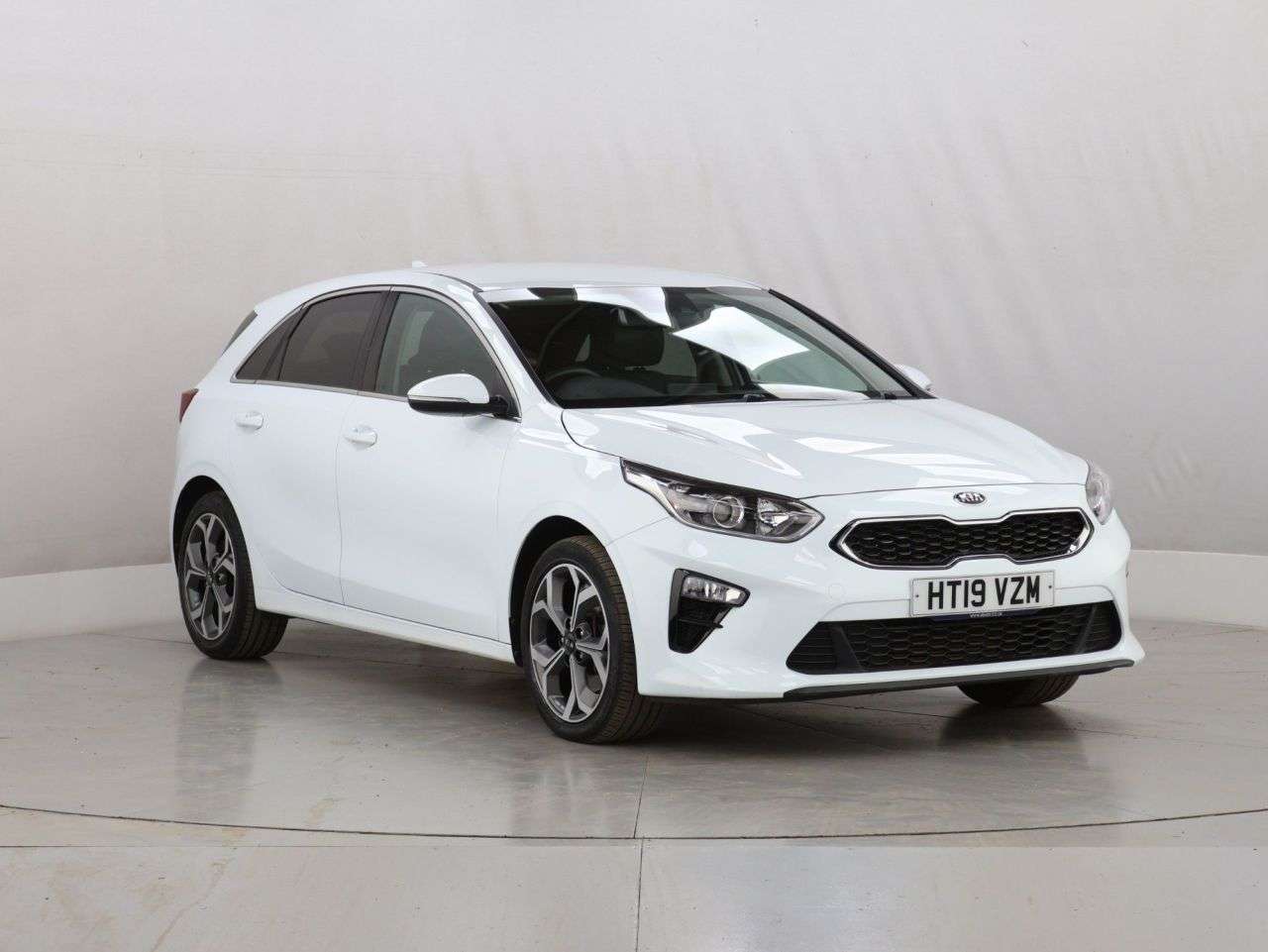 A 2019 KIA CEED 1.4 T-GDi 3 Hatchback 5dr Petrol DCT Euro 6 (s/s) (138 bhp) A 2019 KIA CEED 1.4 T-GDi 3 Hatchback 5dr Petrol DCT Euro 6 (s/s) (138 bhp)