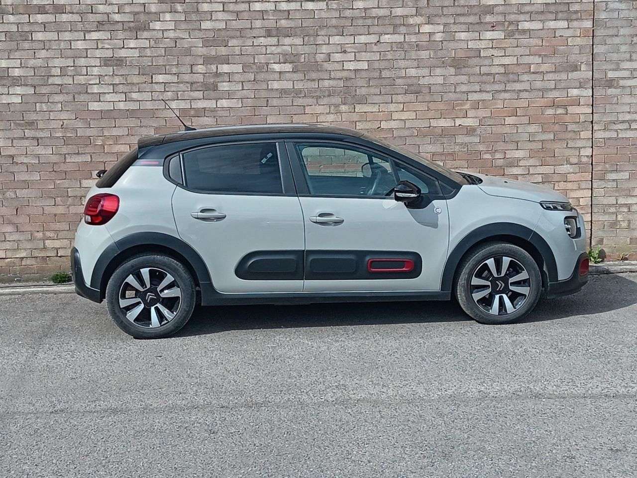 A 2021 CITROEN C3 1.2 PureTech C-Series Hatchback 5dr Petrol Manual Euro 6 (s/s) (83 ps) A 2021 CITROEN C3 1.2 PureTech C-Series Hatchback 5dr Petrol Manual Euro 6 (s/s) (83 ps)