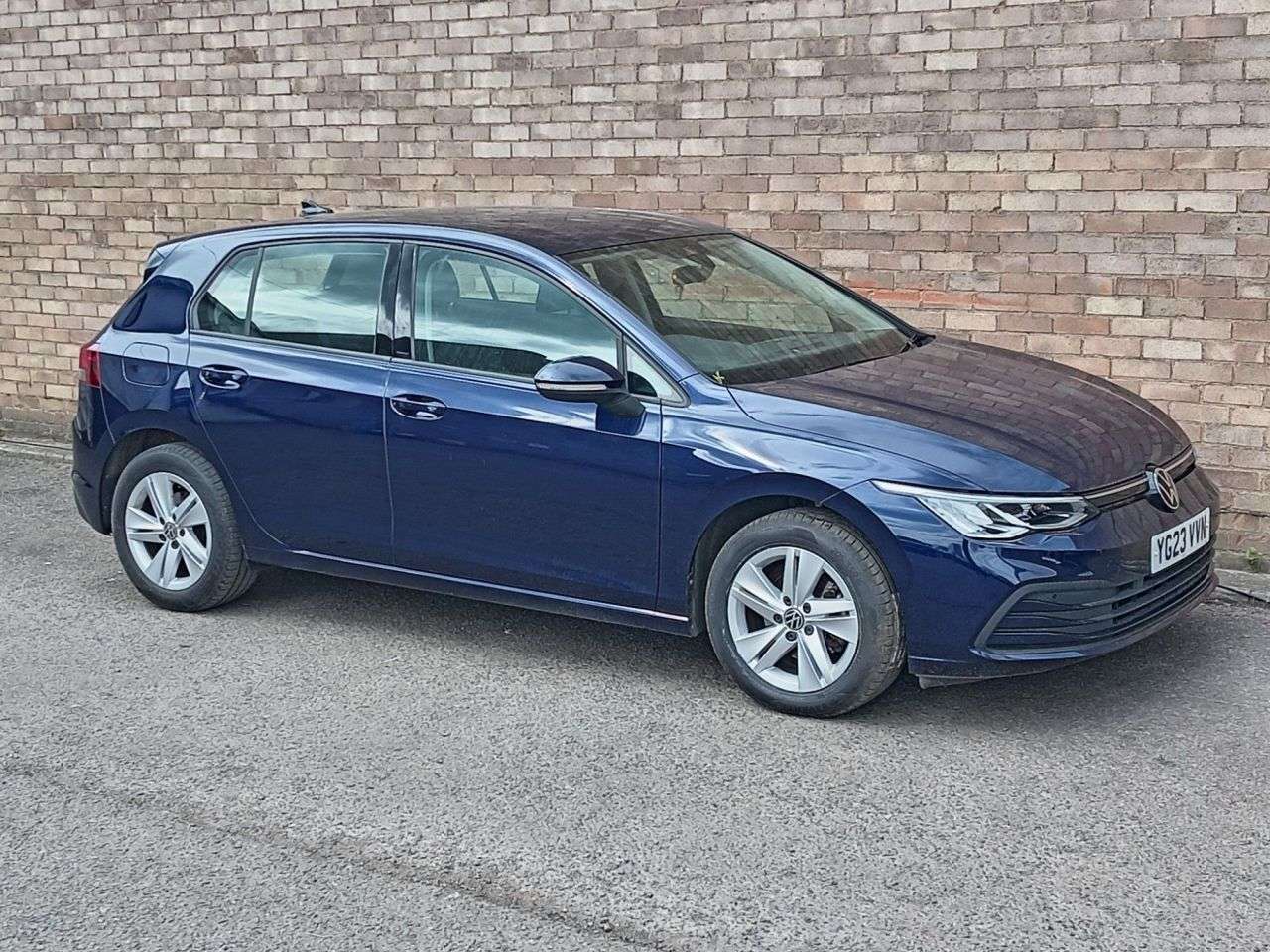 A 2023 VOLKSWAGEN GOLF 1.5 TSI Life Hatchback 5dr Petrol Manual Euro 6 (s/s) (130 ps) A 2023 VOLKSWAGEN GOLF 1.5 TSI Life Hatchback 5dr Petrol Manual Euro 6 (s/s) (130 ps)