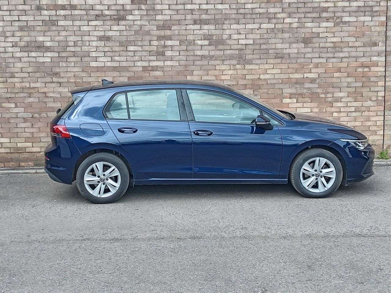 A 2023 VOLKSWAGEN GOLF 1.5 TSI Life Hatchback 5dr Petrol Manual Euro 6 (s/s) (130 ps) A 2023 VOLKSWAGEN GOLF 1.5 TSI Life Hatchback 5dr Petrol Manual Euro 6 (s/s) (130 ps)