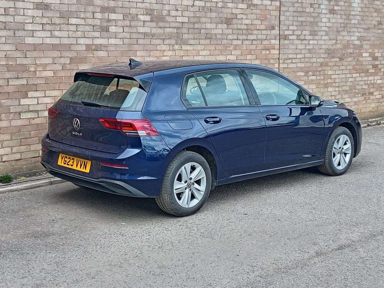 A 2023 VOLKSWAGEN GOLF 1.5 TSI Life Hatchback 5dr Petrol Manual Euro 6 (s/s) (130 ps) A 2023 VOLKSWAGEN GOLF 1.5 TSI Life Hatchback 5dr Petrol Manual Euro 6 (s/s) (130 ps)