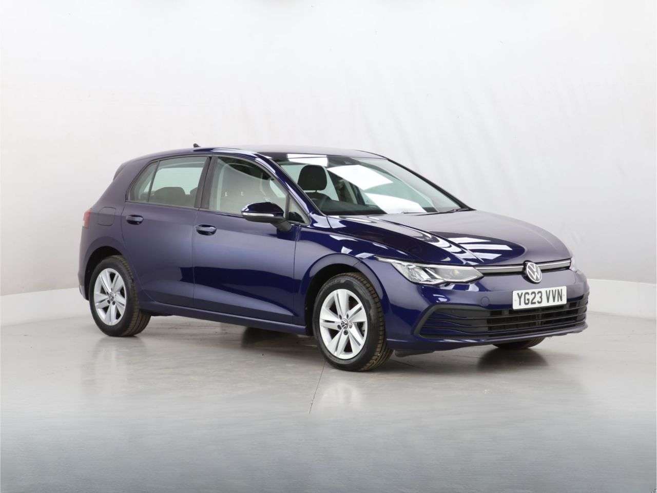 A 2023 VOLKSWAGEN GOLF 1.5 TSI Life Hatchback 5dr Petrol Manual Euro 6 (s/s) (130 ps) A 2023 VOLKSWAGEN GOLF 1.5 TSI Life Hatchback 5dr Petrol Manual Euro 6 (s/s) (130 ps)