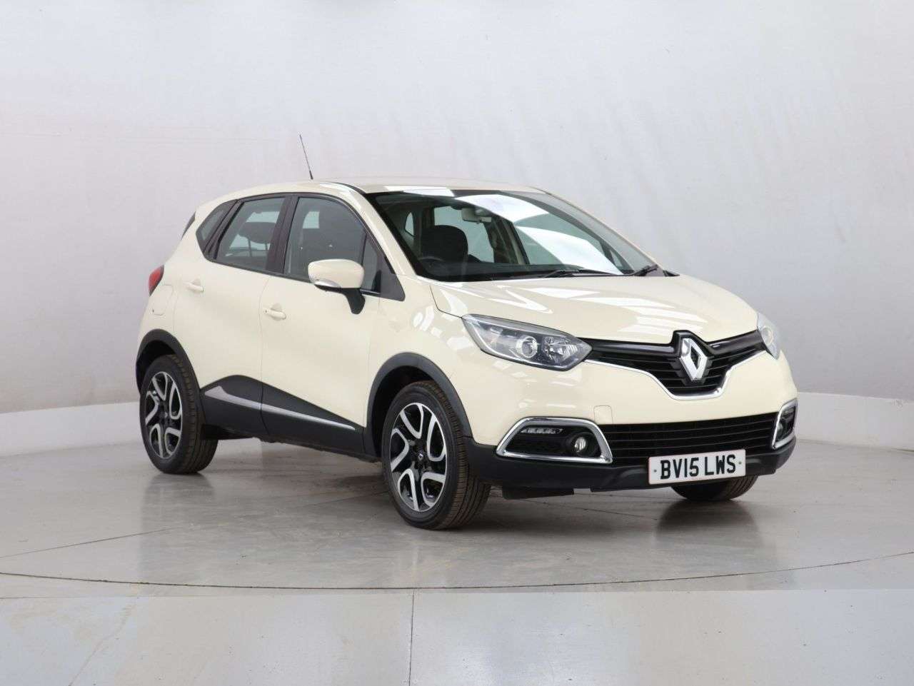 A 2015 RENAULT CAPTUR 0.9 TCe ENERGY Dynamique MediaNav SUV 5dr Petrol Manual Euro 5 (s/s) (90 ps A 2015 RENAULT CAPTUR 0.9 TCe ENERGY Dynamique MediaNav SUV 5dr Petrol Manual Euro 5 (s/s) (90 ps