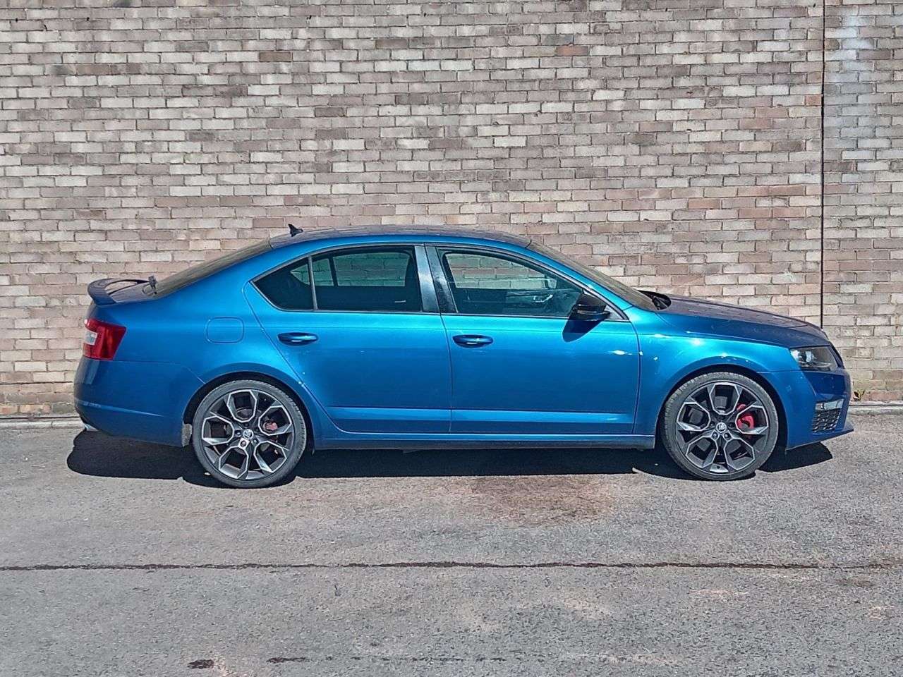 A 2016 SKODA OCTAVIA 2.0 TDI vRS Hatchback 5dr Diesel Manual Euro 6 (s/s) (SNav) (184 ps) A 2016 SKODA OCTAVIA 2.0 TDI vRS Hatchback 5dr Diesel Manual Euro 6 (s/s) (SNav) (184 ps)