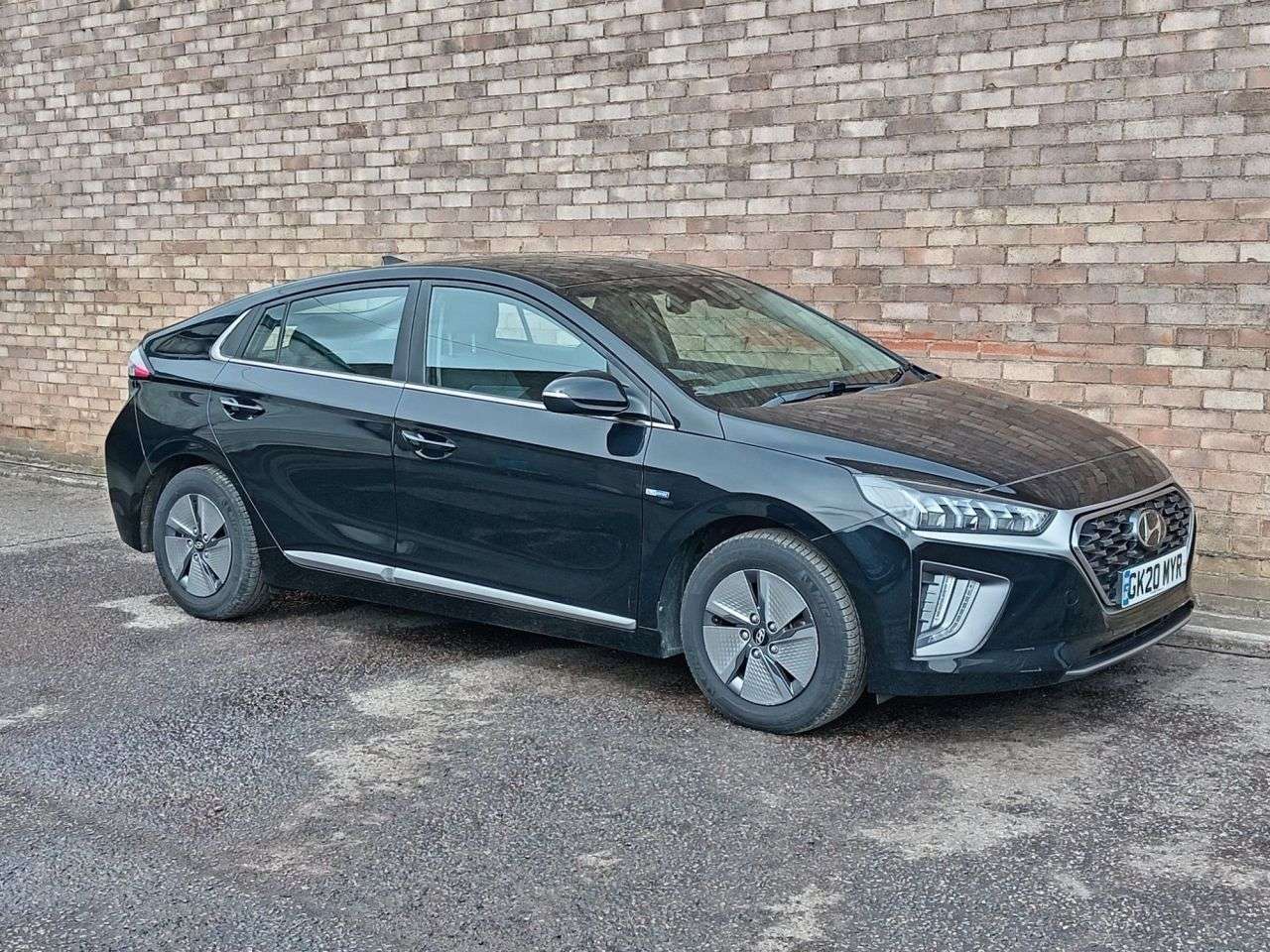 A 2020 HYUNDAI IONIQ 1.6 h-GDi Premium Hatchback 5dr Petrol Hybrid DCT Euro 6 (s/s) (141 ps) A 2020 HYUNDAI IONIQ 1.6 h-GDi Premium Hatchback 5dr Petrol Hybrid DCT Euro 6 (s/s) (141 ps)