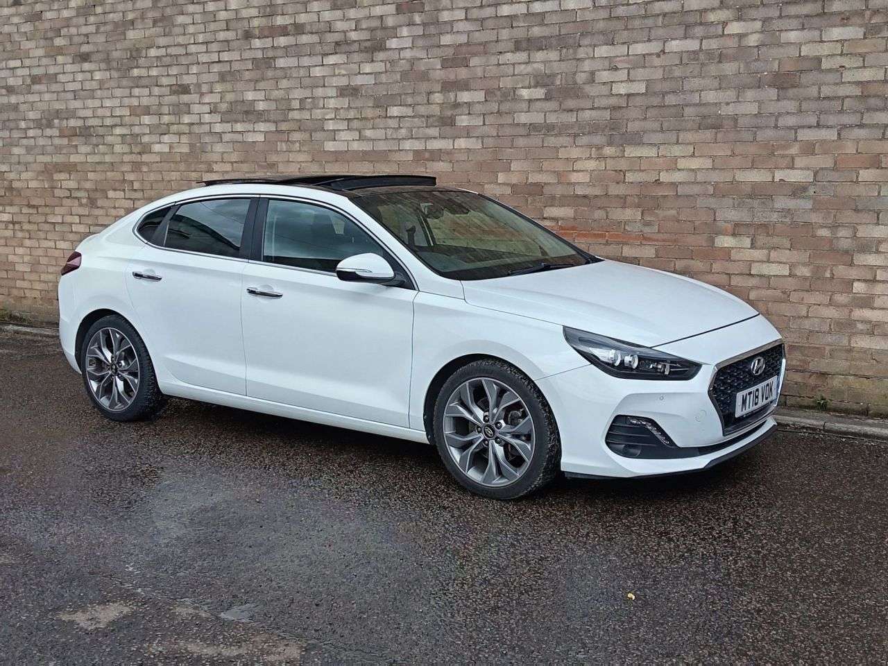 A 2018 HYUNDAI I30 1.4 T-GDi Premium SE Fastback 5dr Petrol DCT Euro 6 (s/s) (140 ps) A 2018 HYUNDAI I30 1.4 T-GDi Premium SE Fastback 5dr Petrol DCT Euro 6 (s/s) (140 ps)