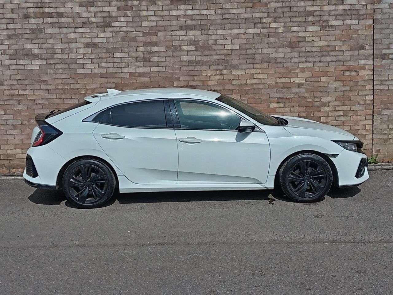 A 2019 HONDA CIVIC 1.6 i-DTEC SR Hatchback 5dr Diesel Manual Euro 6 (s/s) (120 ps) A 2019 HONDA CIVIC 1.6 i-DTEC SR Hatchback 5dr Diesel Manual Euro 6 (s/s) (120 ps)