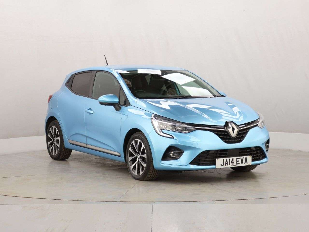 A 2020 RENAULT CLIO 1.0 SCe Iconic Hatchback 5dr Petrol Manual Euro 6 (s/s) (75 ps) A 2020 RENAULT CLIO 1.0 SCe Iconic Hatchback 5dr Petrol Manual Euro 6 (s/s) (75 ps)