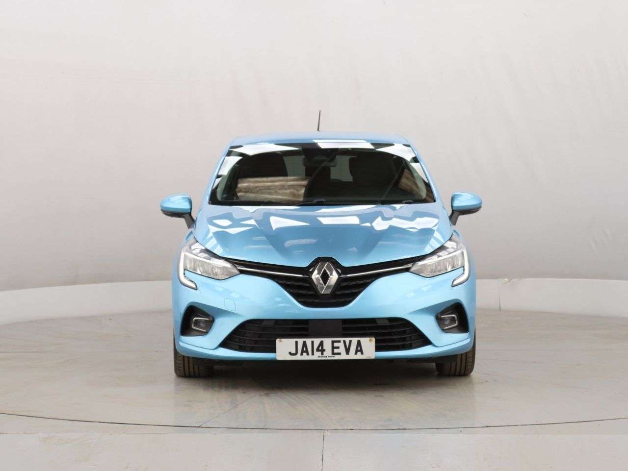 A 2020 RENAULT CLIO 1.0 SCe Iconic Hatchback 5dr Petrol Manual Euro 6 (s/s) (75 ps) A 2020 RENAULT CLIO 1.0 SCe Iconic Hatchback 5dr Petrol Manual Euro 6 (s/s) (75 ps)