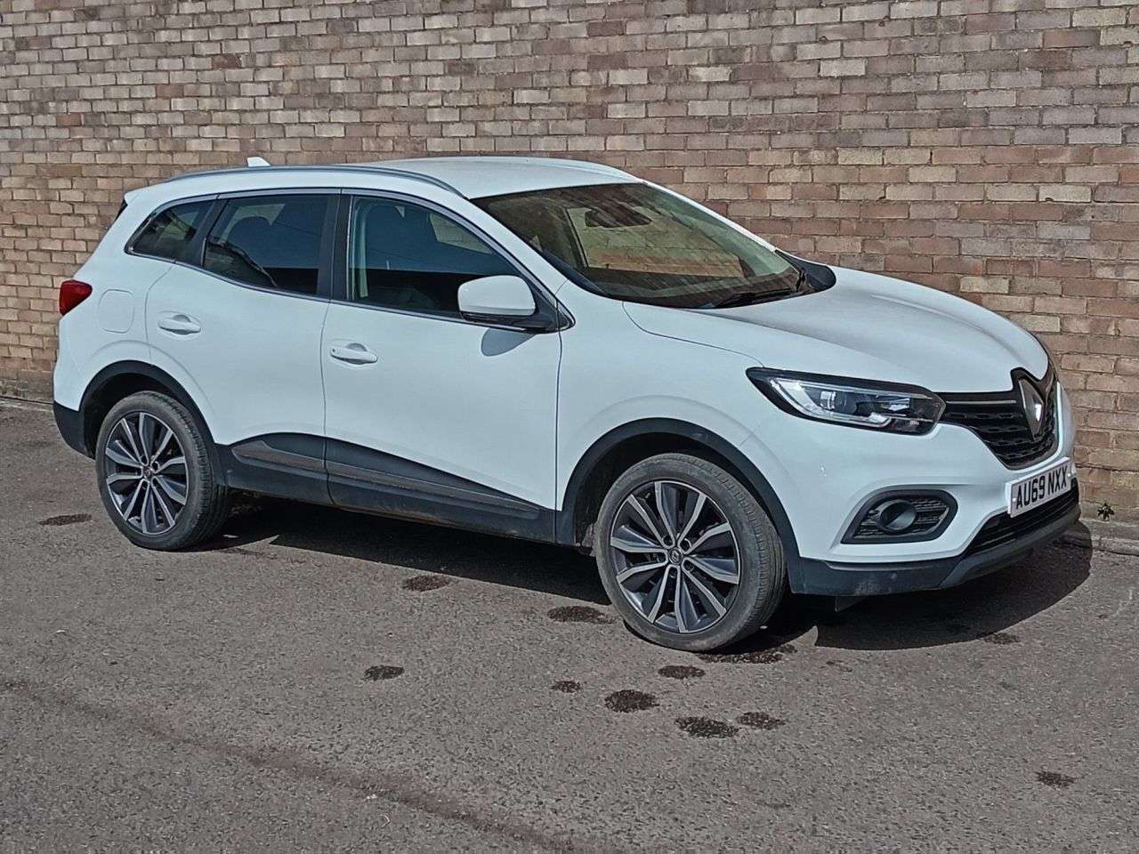 A 2019 RENAULT KADJAR 1.3 TCe Iconic SUV 5dr Petrol Manual Euro 6 (s/s) (140 ps) A 2019 RENAULT KADJAR 1.3 TCe Iconic SUV 5dr Petrol Manual Euro 6 (s/s) (140 ps)
