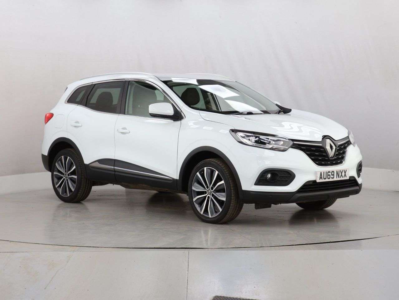 A 2019 RENAULT KADJAR 1.3 TCe Iconic SUV 5dr Petrol Manual Euro 6 (s/s) (140 ps) A 2019 RENAULT KADJAR 1.3 TCe Iconic SUV 5dr Petrol Manual Euro 6 (s/s) (140 ps)