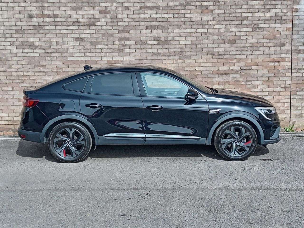 A 2023 RENAULT ARKANA 1.6 E-TECH r.s. line SUV 5dr Petrol Hybrid Auto 2WD Euro 6 (s/s) (145 bhp) A 2023 RENAULT ARKANA 1.6 E-TECH r.s. line SUV 5dr Petrol Hybrid Auto 2WD Euro 6 (s/s) (145 bhp)