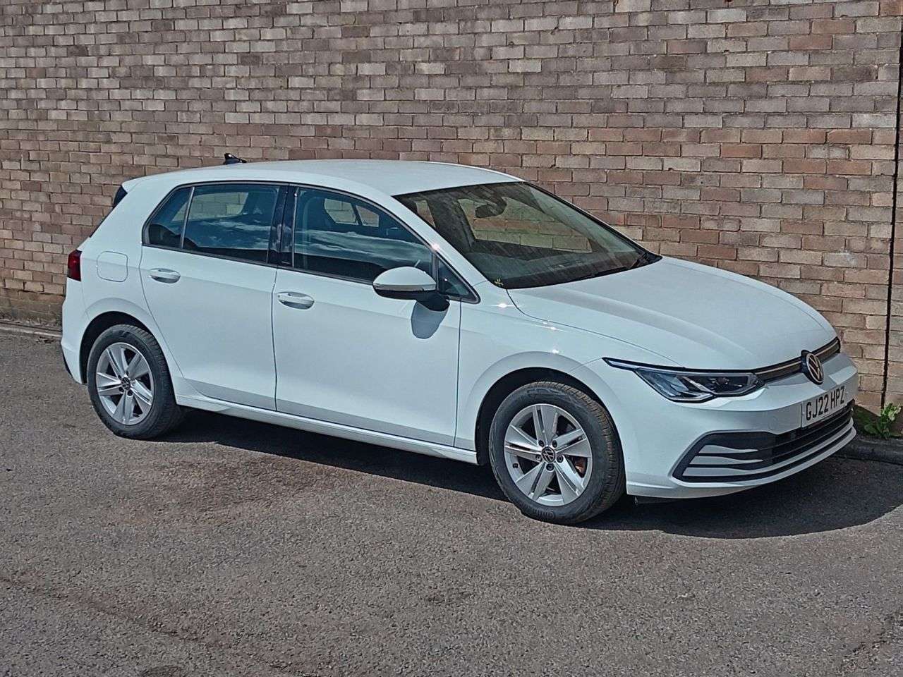A 2022 VOLKSWAGEN GOLF 1.0 TSI Life Hatchback 5dr Petrol Manual Euro 6 (s/s) (110 ps) A 2022 VOLKSWAGEN GOLF 1.0 TSI Life Hatchback 5dr Petrol Manual Euro 6 (s/s) (110 ps)